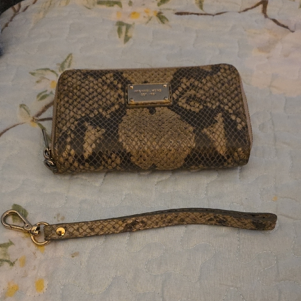 Michael Kors Tan Snake Print Wristlet - Picture 4 of 11